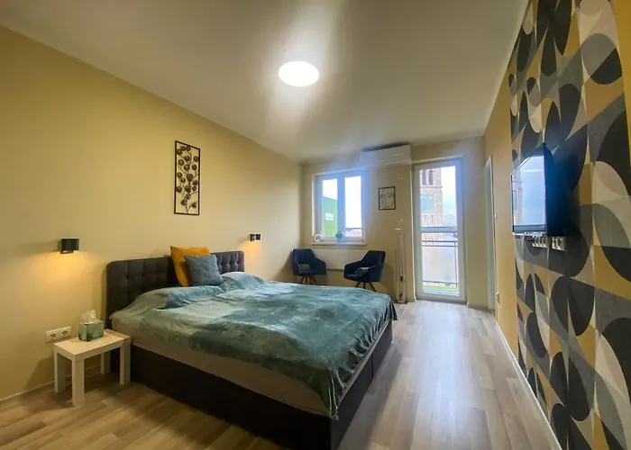 Fresh Smartly Designed Studio Flat & Sunny Balcony