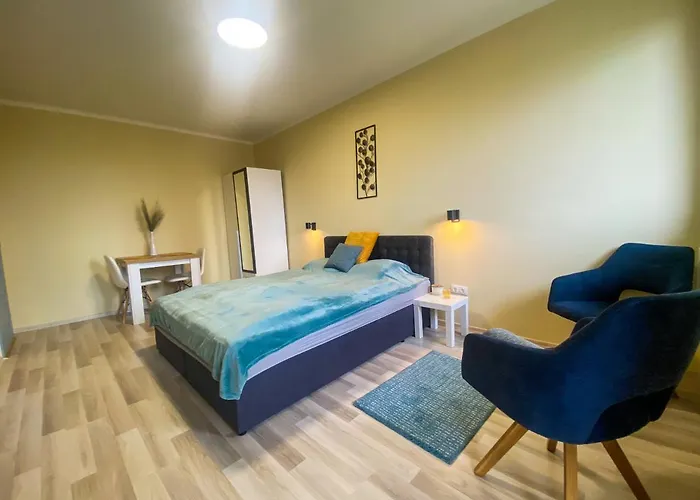 Fresh Smartly Designed Studio Flat & Sunny Balcony