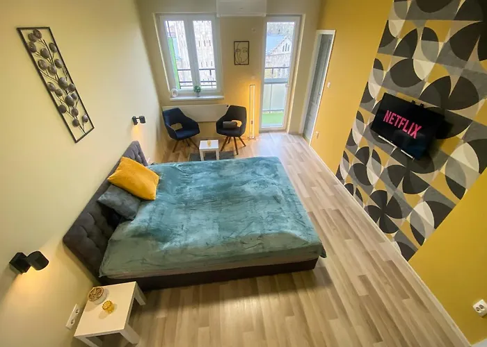 Fresh Smartly Designed Studio Flat & Sunny Balcony