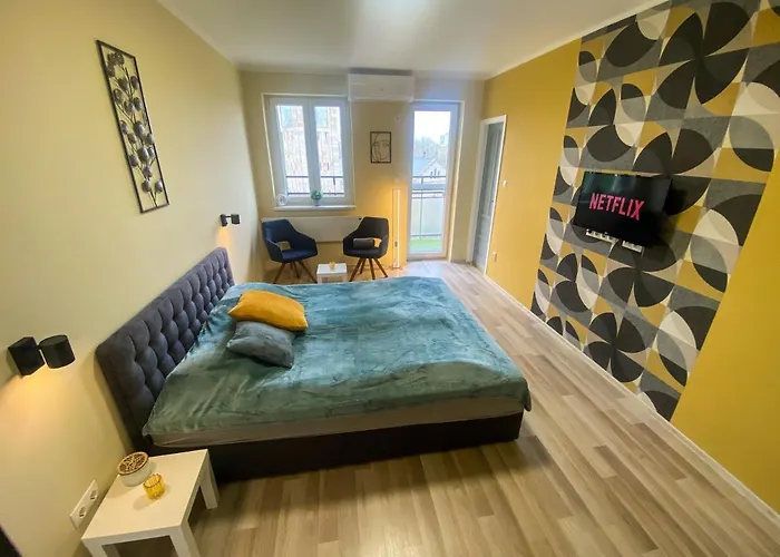 Fresh Smartly Designed Studio Flat & Sunny Balcony