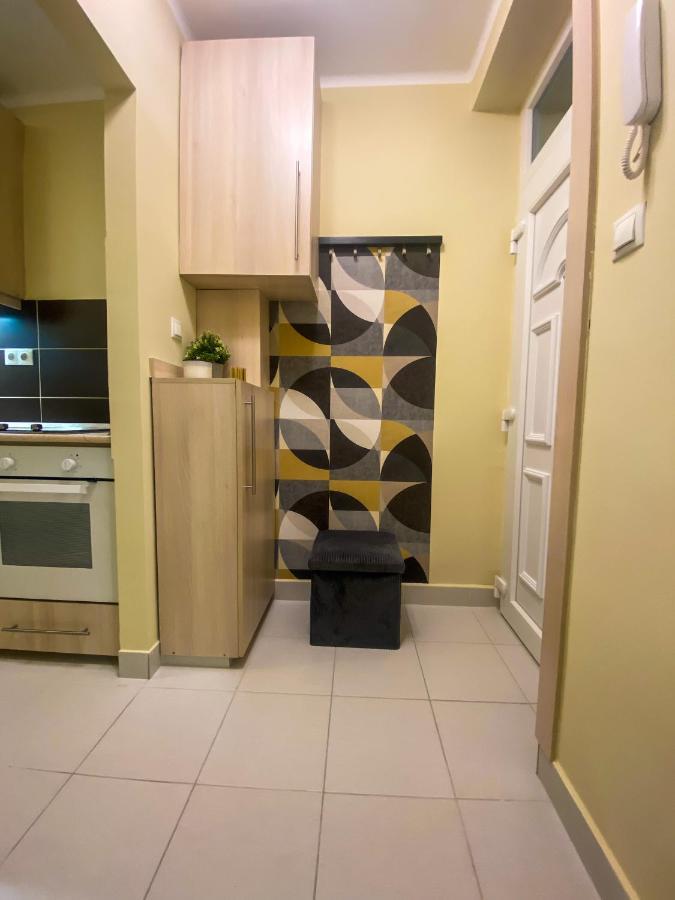 Apartment Fresh Smartly Designed Flat & Sunny Balcony