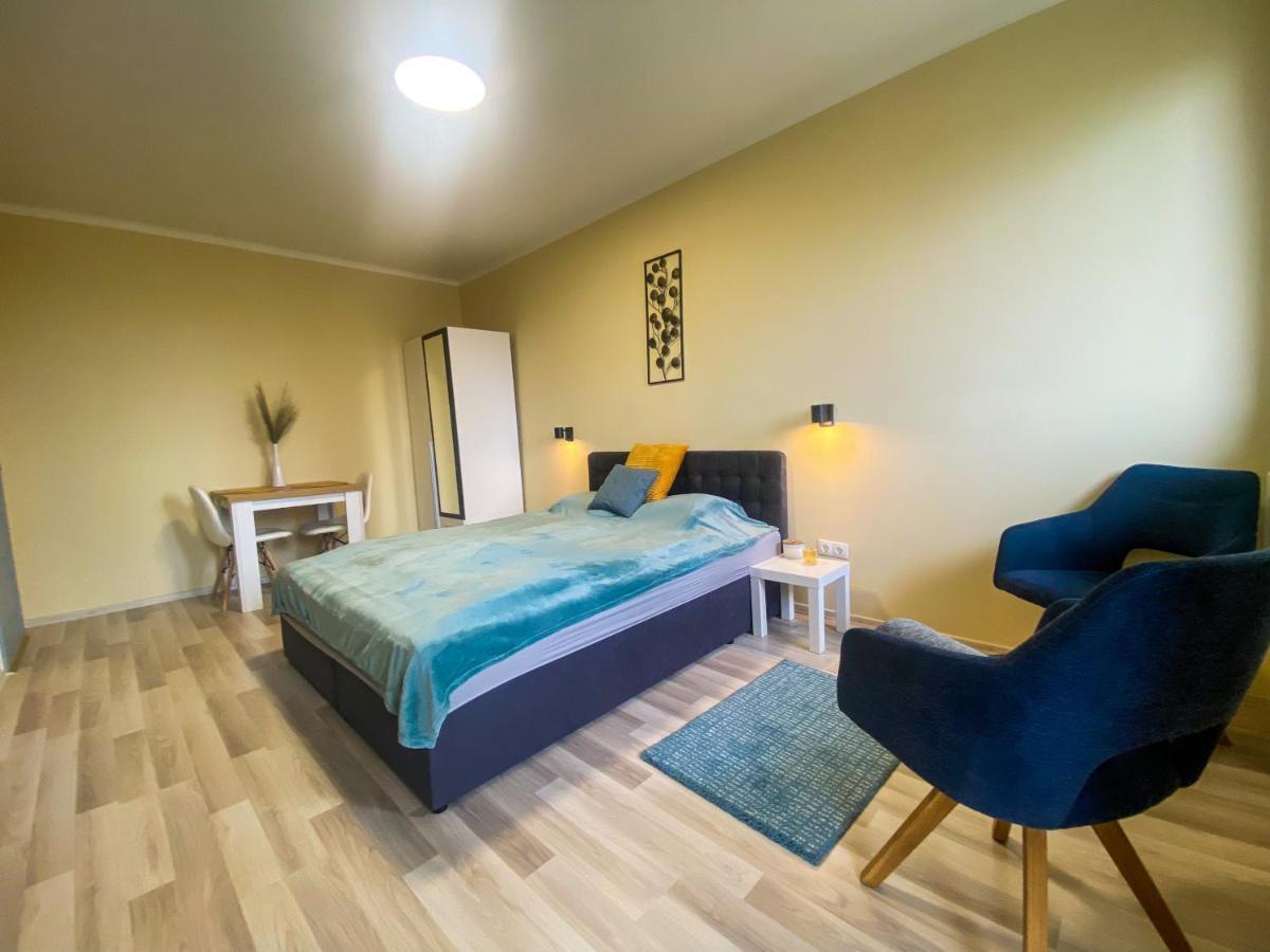 Fresh Smartly Designed Flat & Sunny Balcony Apartment
